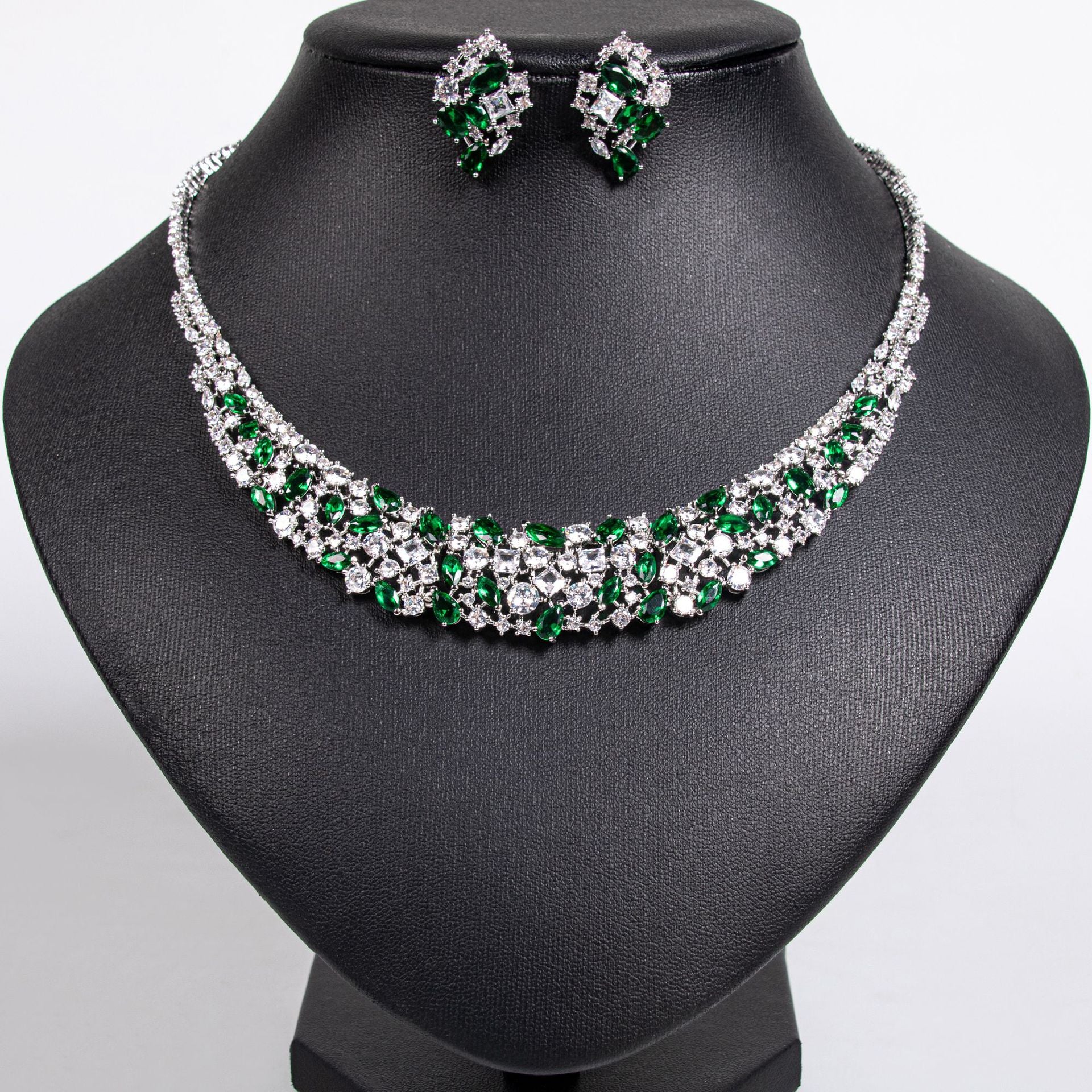 European and American INS Hip-Hop New Luxury Elegant Simple Sparkling High-Grade Zircon Bridal Jewelry Necklace Earring Set