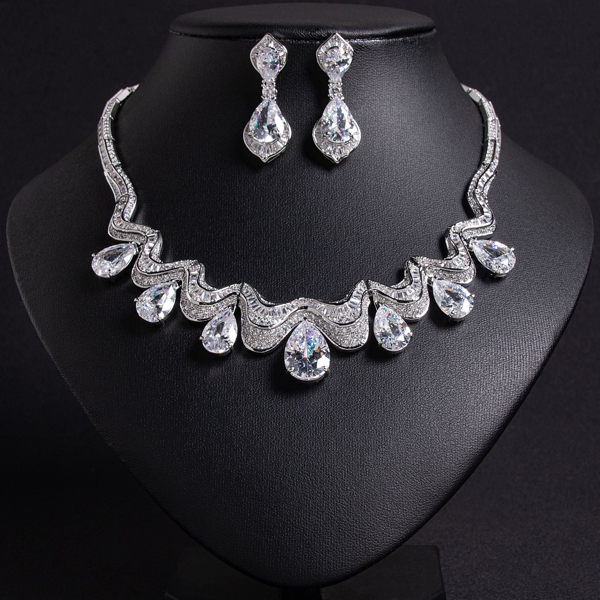 European and American Fashion Bridal Wedding Dress Water Drop Shape High-end Zircon Light Luxury Necklace and Earring Set