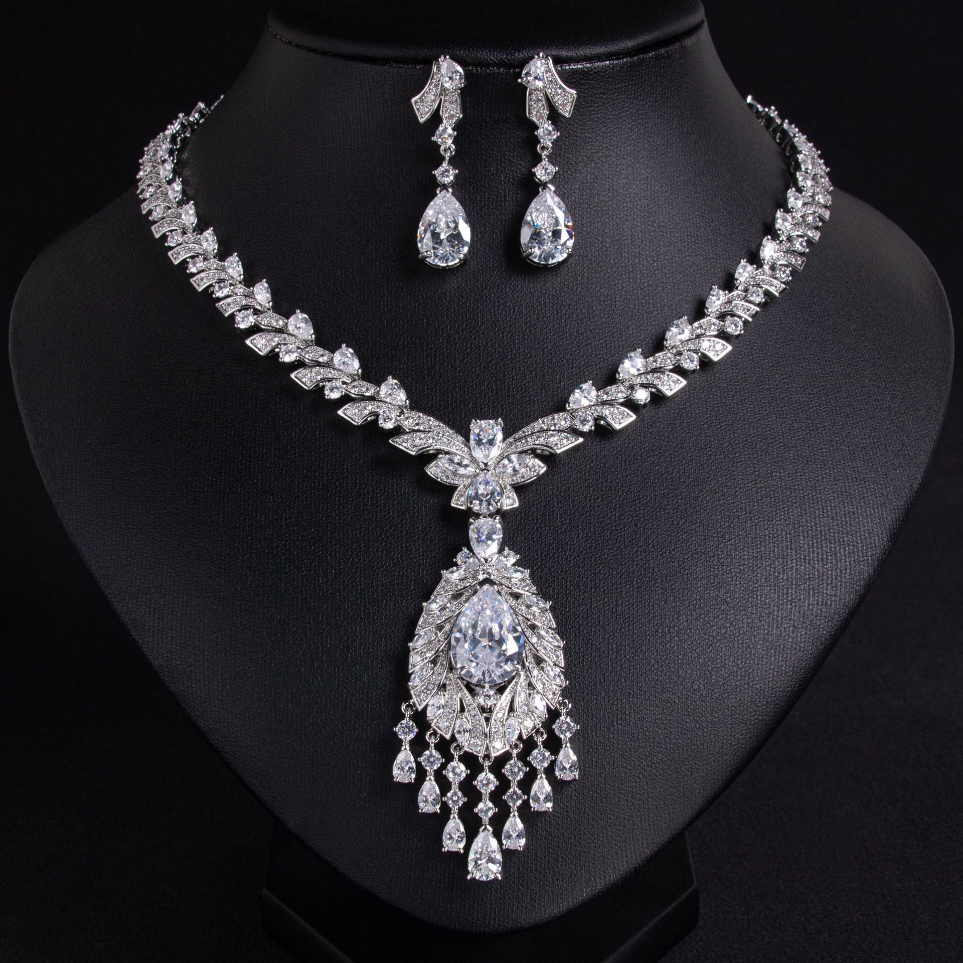 European and American Zircon Water Drop Zircon Necklace Light Luxury High-end Collarbone Chain Niche Fashion Earring Set Accessories Wholesale for Women