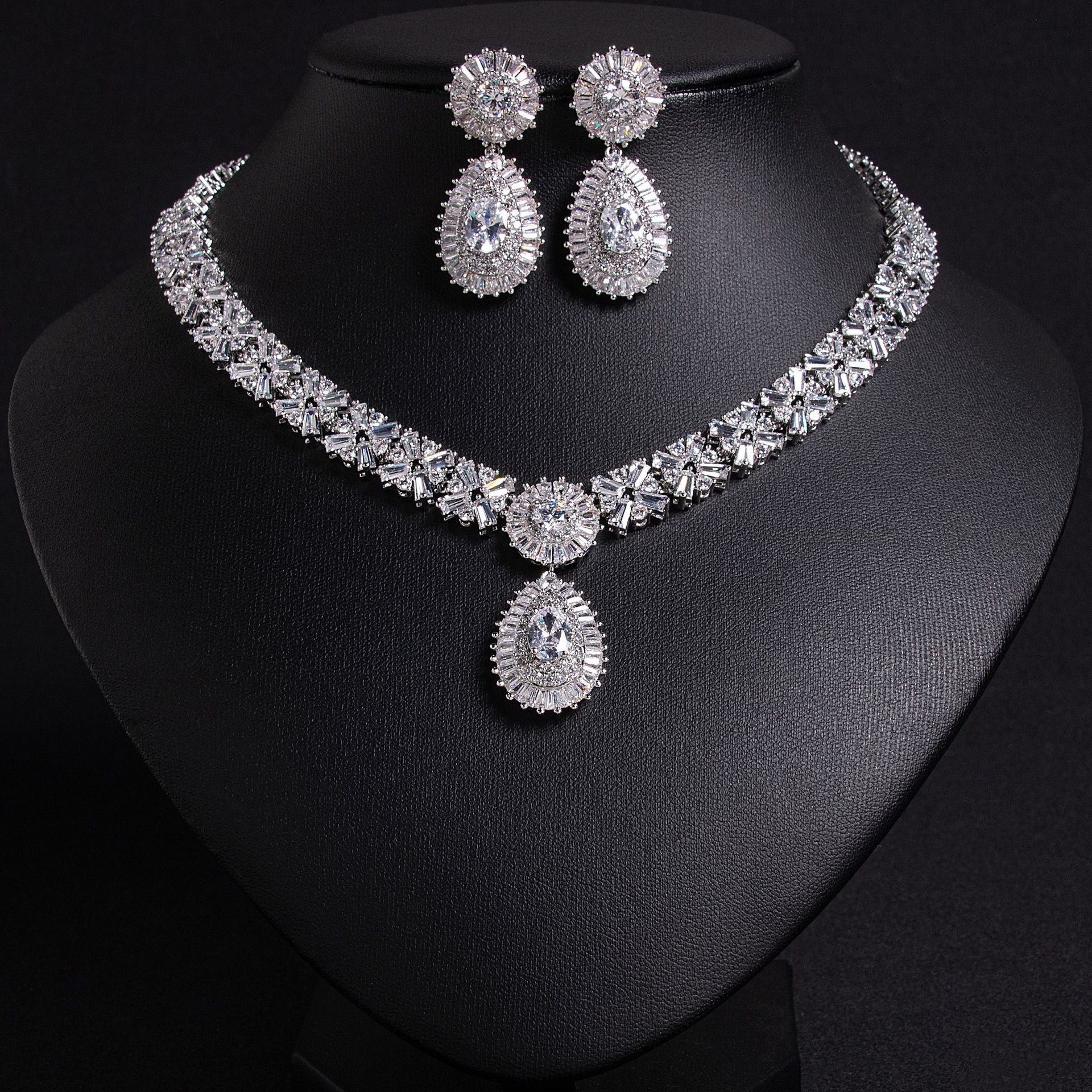 Classic 3A Zircon Water Drop Pendant Necklace Two-Piece Set Clip-On Earrings Without Piercing Bridal Jewelry Set