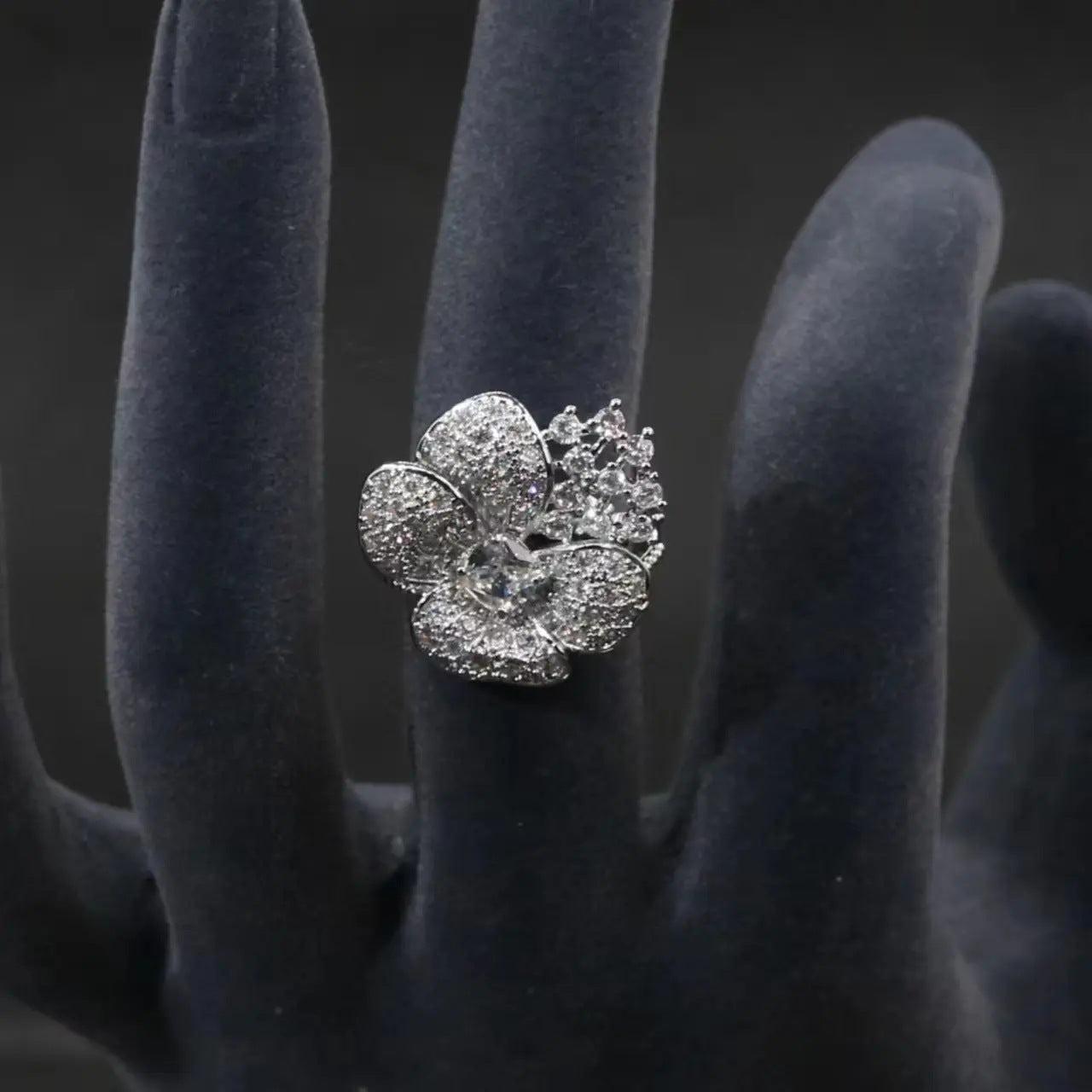 European and American Cross-Border Flower Zircon Necklace and Earring Set High-End Niche Luxury Bridal Dress Accessories Wholesale