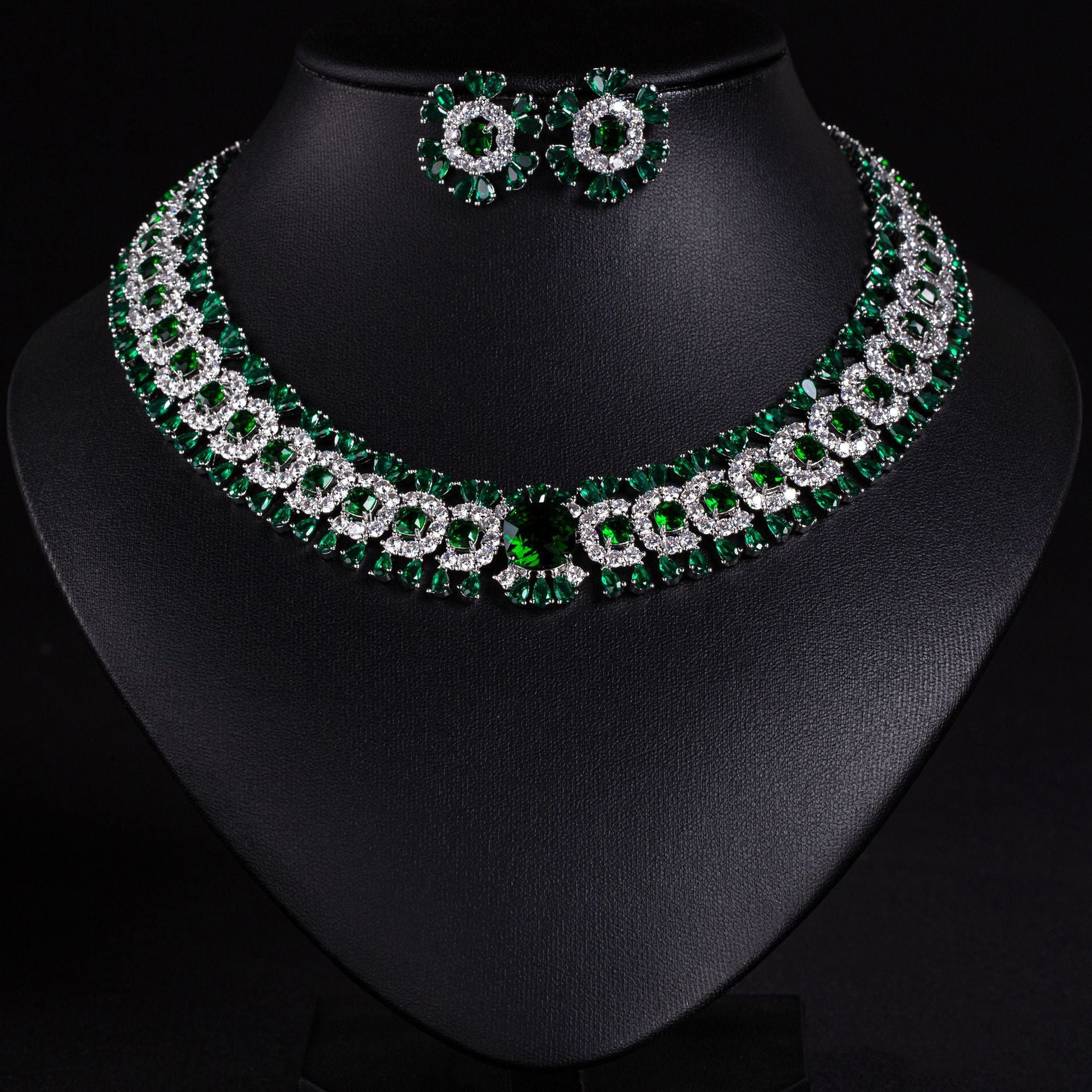 Cross-Border Light Luxury Copper Inlaid Colorful Flower Petal Necklace for Women, Niche Ins Super Shiny Floral Pendant Collarbone Chain