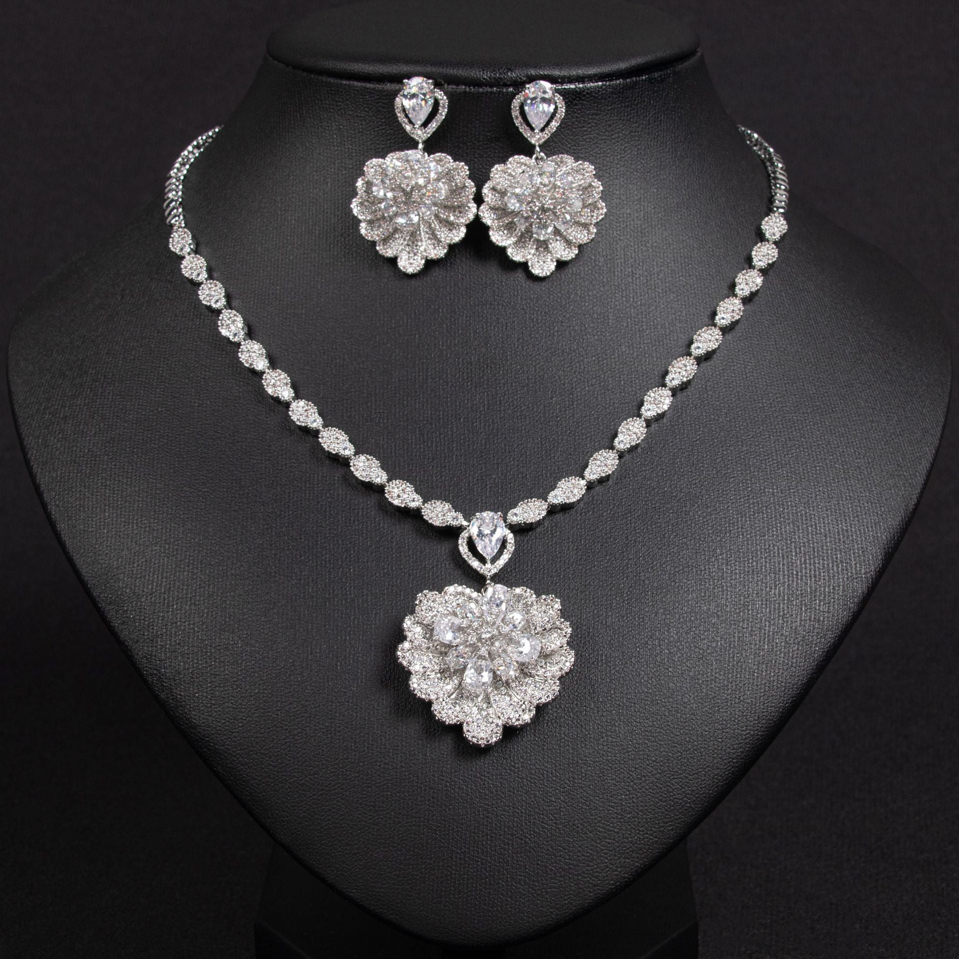 Zircon Flower Wedding Necklace Set Personality Versatile Summer New Bride Accessories Evening Fashion Set Two Pieces