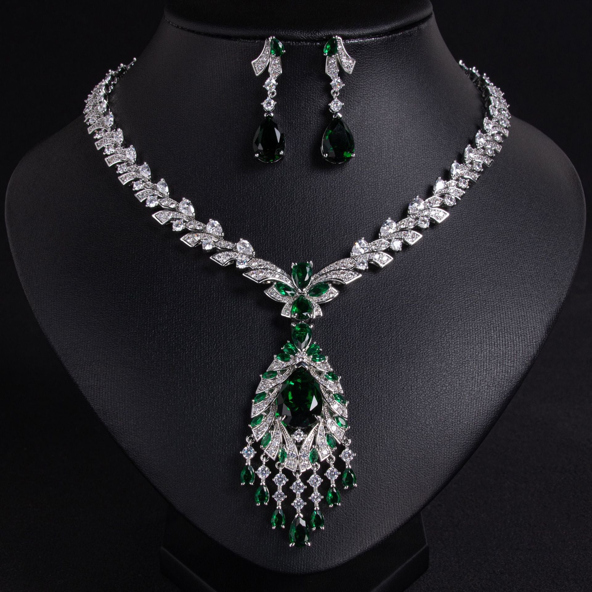 European and American Zircon Water Drop Zircon Necklace Light Luxury High-end Collarbone Chain Niche Fashion Earring Set Accessories Wholesale for Women