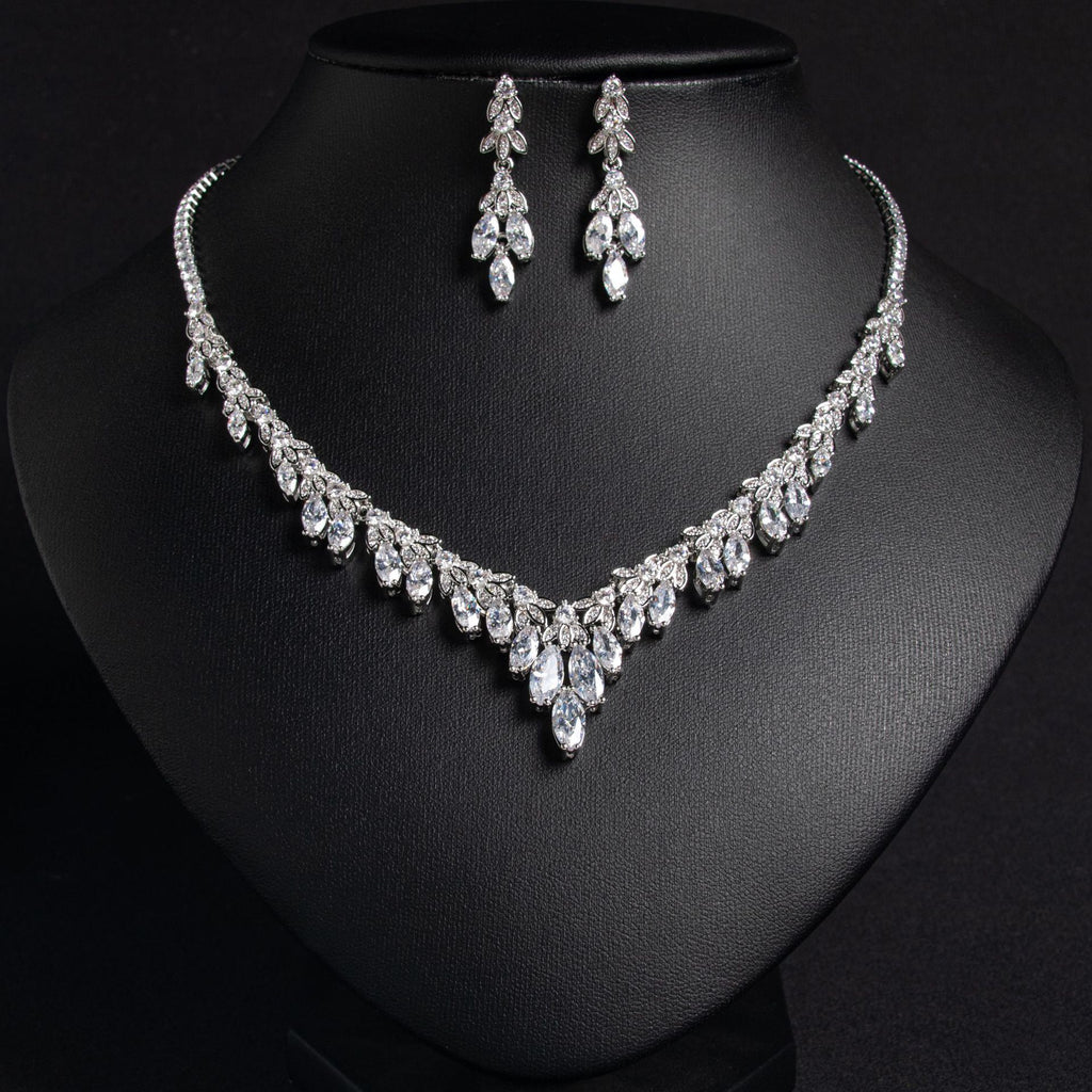 European and American Simple Luxury Bridal Zircon Set Elegant Necklace and Earrings Two-Piece Fashionable Banquet Wedding Accessories