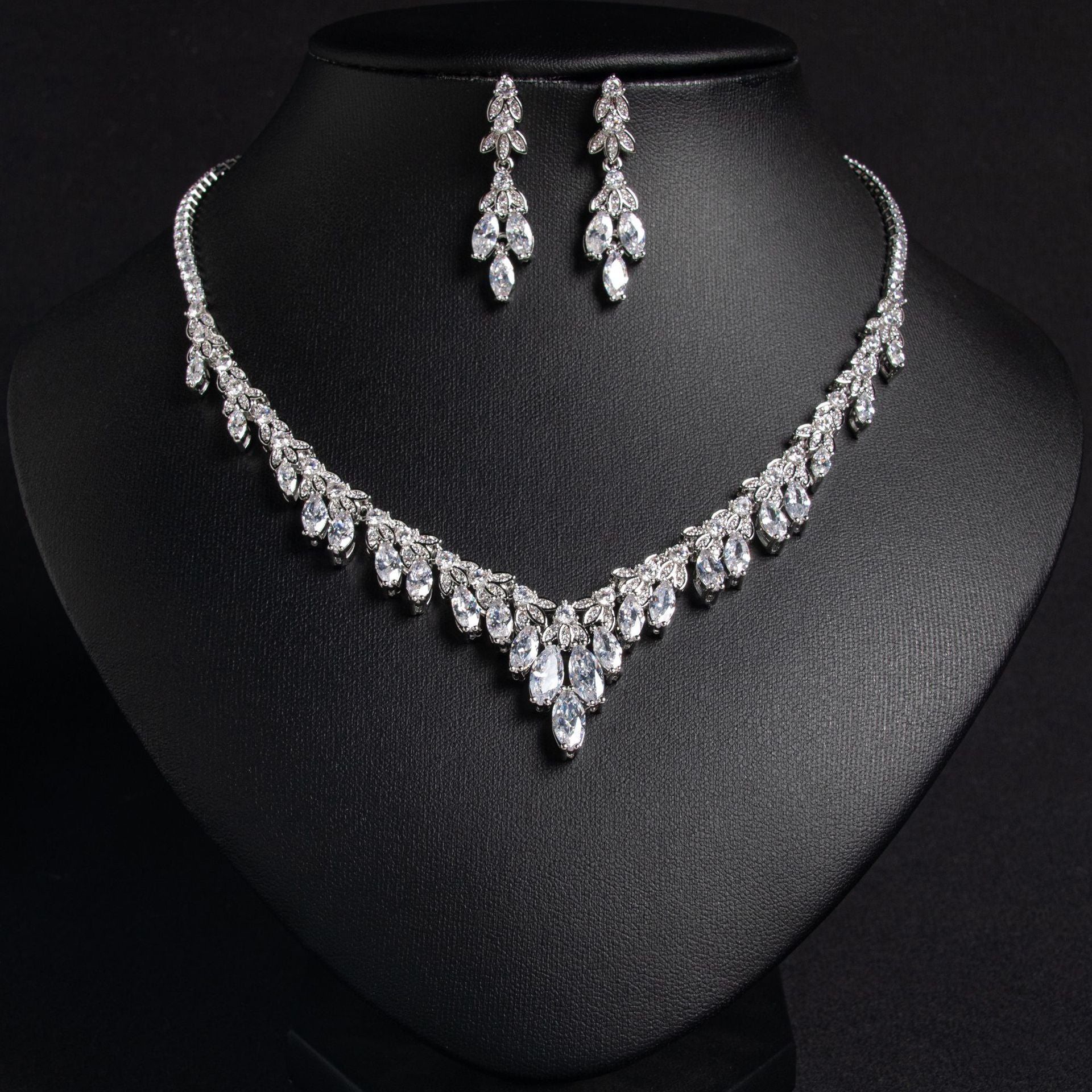 European and American Simple Luxury Bridal Zircon Set Elegant Necklace and Earrings Two-Piece Fashionable Banquet Wedding Accessories