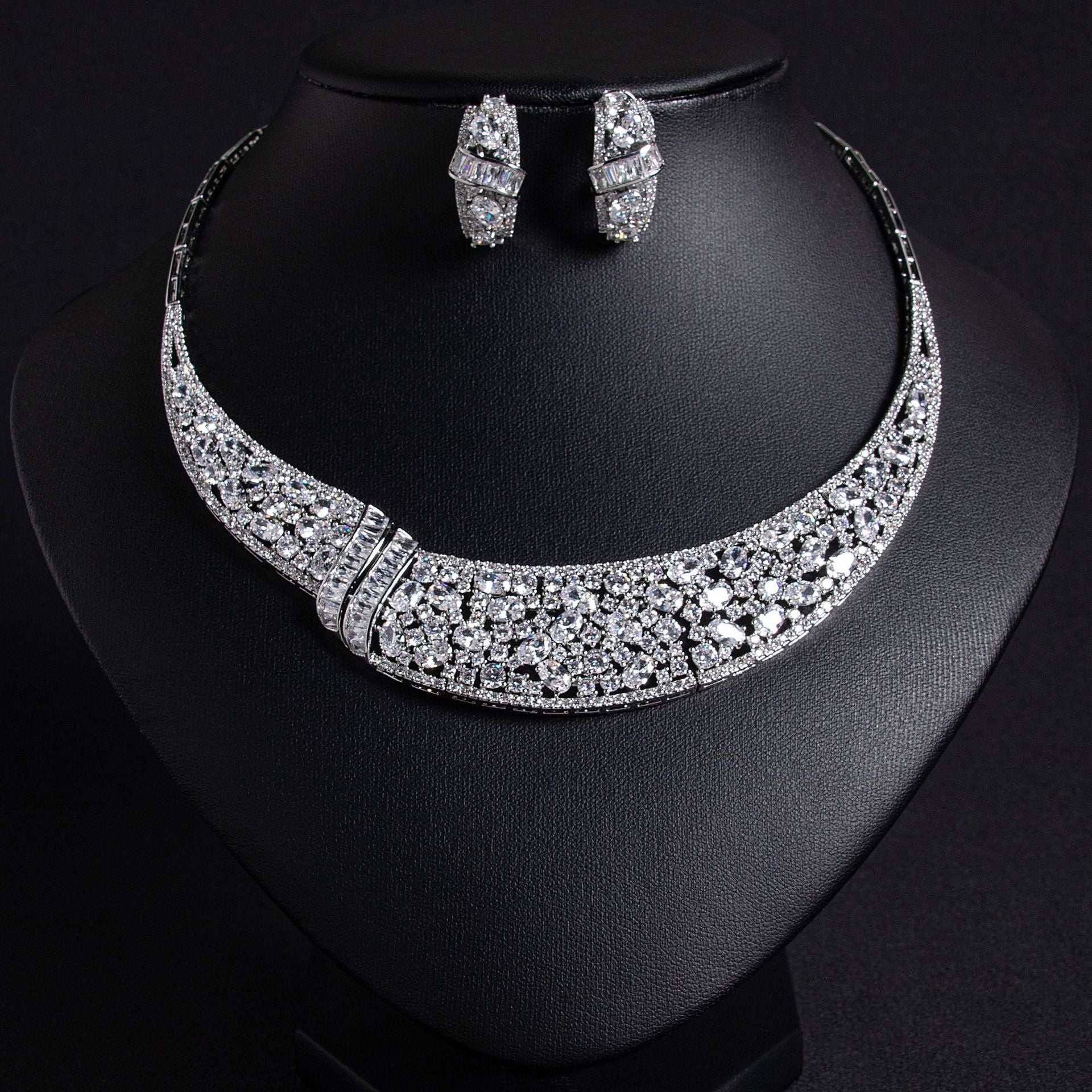 Elegant Beauty Wedding Dress Women's Luxurious Snake Bone Chain Zircon Necklace Earrings European and American Printed Set Accessories