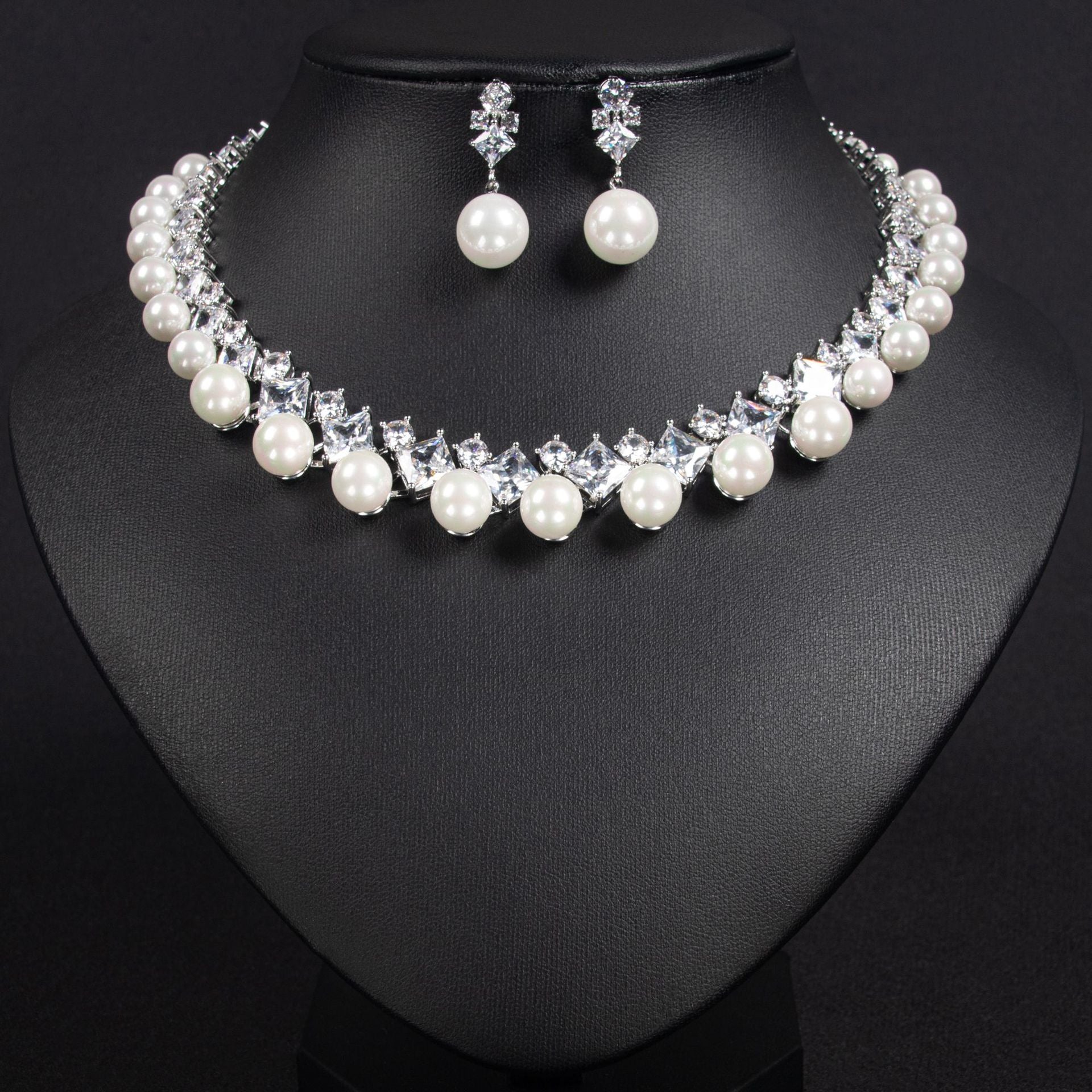 European and American Fashion Versatile Wedding Jewelry Pearl Necklace Earring Set Elegant Women's Collarbone Chain Tassel Earrings