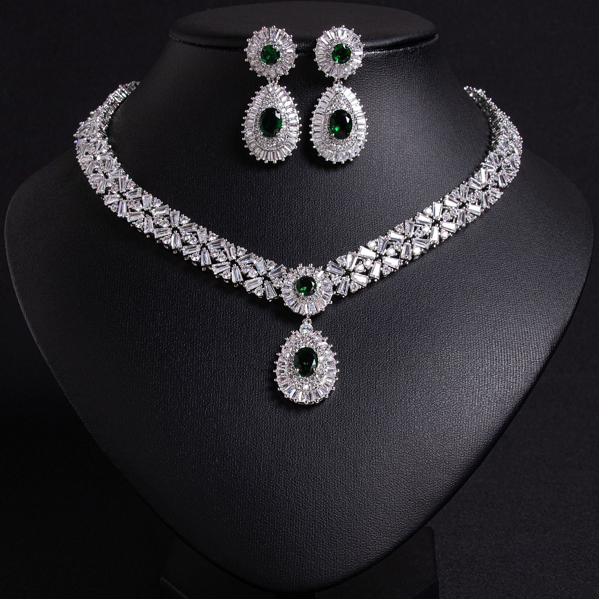 Classic 3A Zircon Water Drop Pendant Necklace Two-Piece Set Clip-On Earrings Without Piercing Bridal Jewelry Set