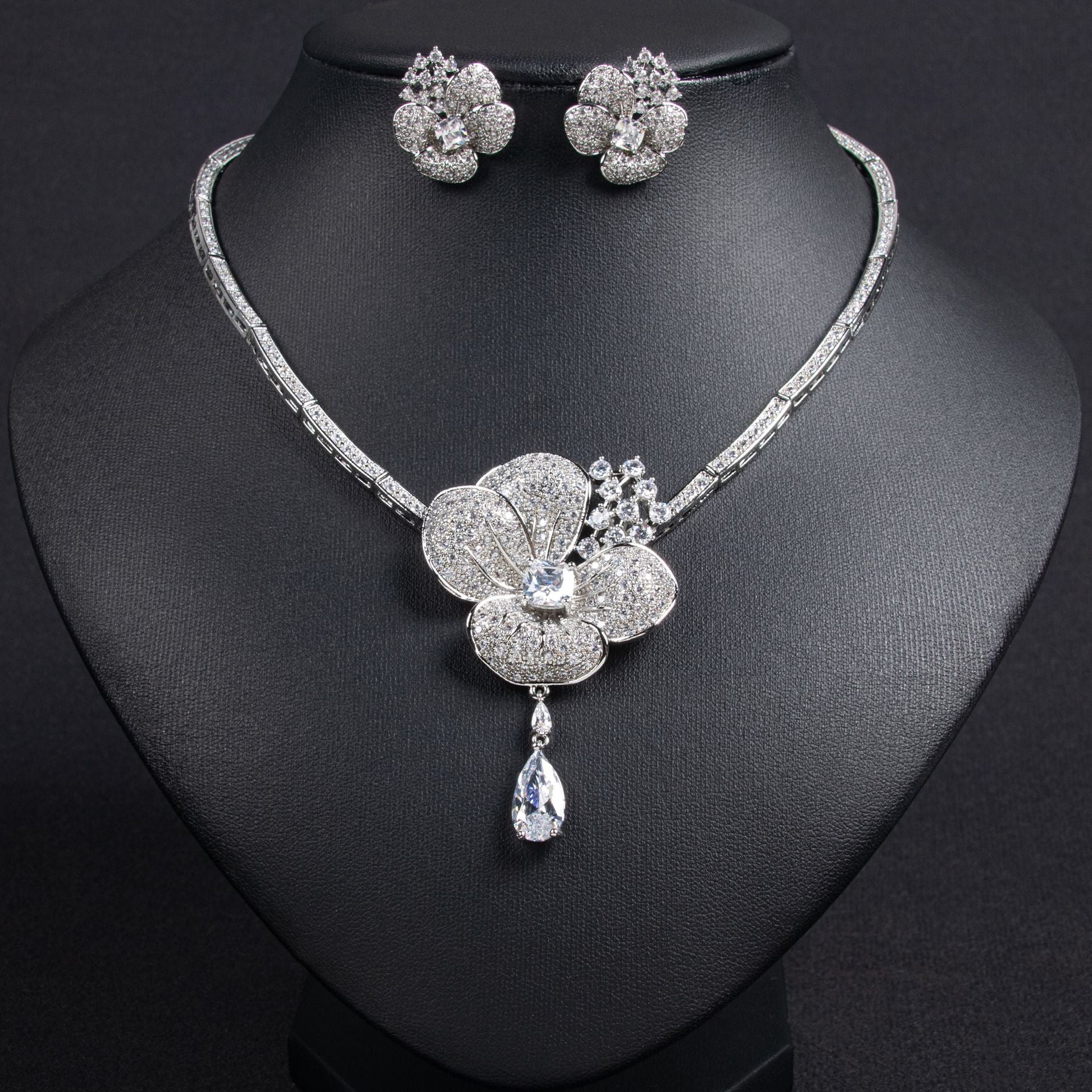 European and American Cross-Border Flower Zircon Necklace and Earring Set High-End Niche Luxury Bridal Dress Accessories Wholesale