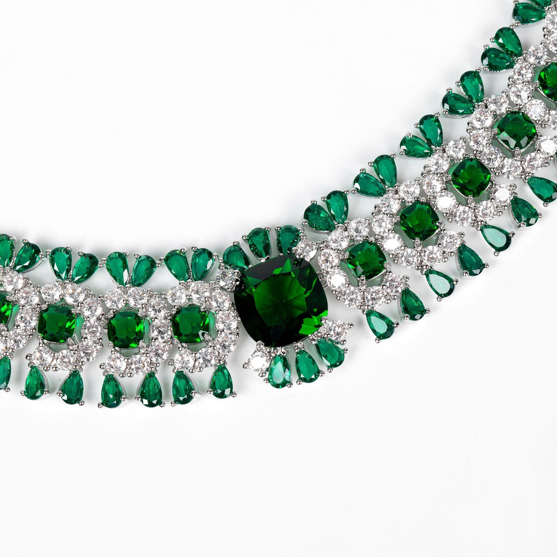 Cross-Border Light Luxury Copper Inlaid Colorful Flower Petal Necklace for Women, Niche Ins Super Shiny Floral Pendant Collarbone Chain