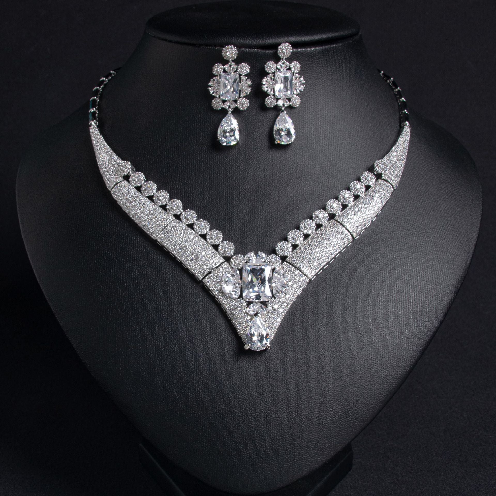 European and American Retro High-Grade Zircon Necklace Earrings Set Summer Fashion Water Drop Earrings Bridal Jewelry Accessories
