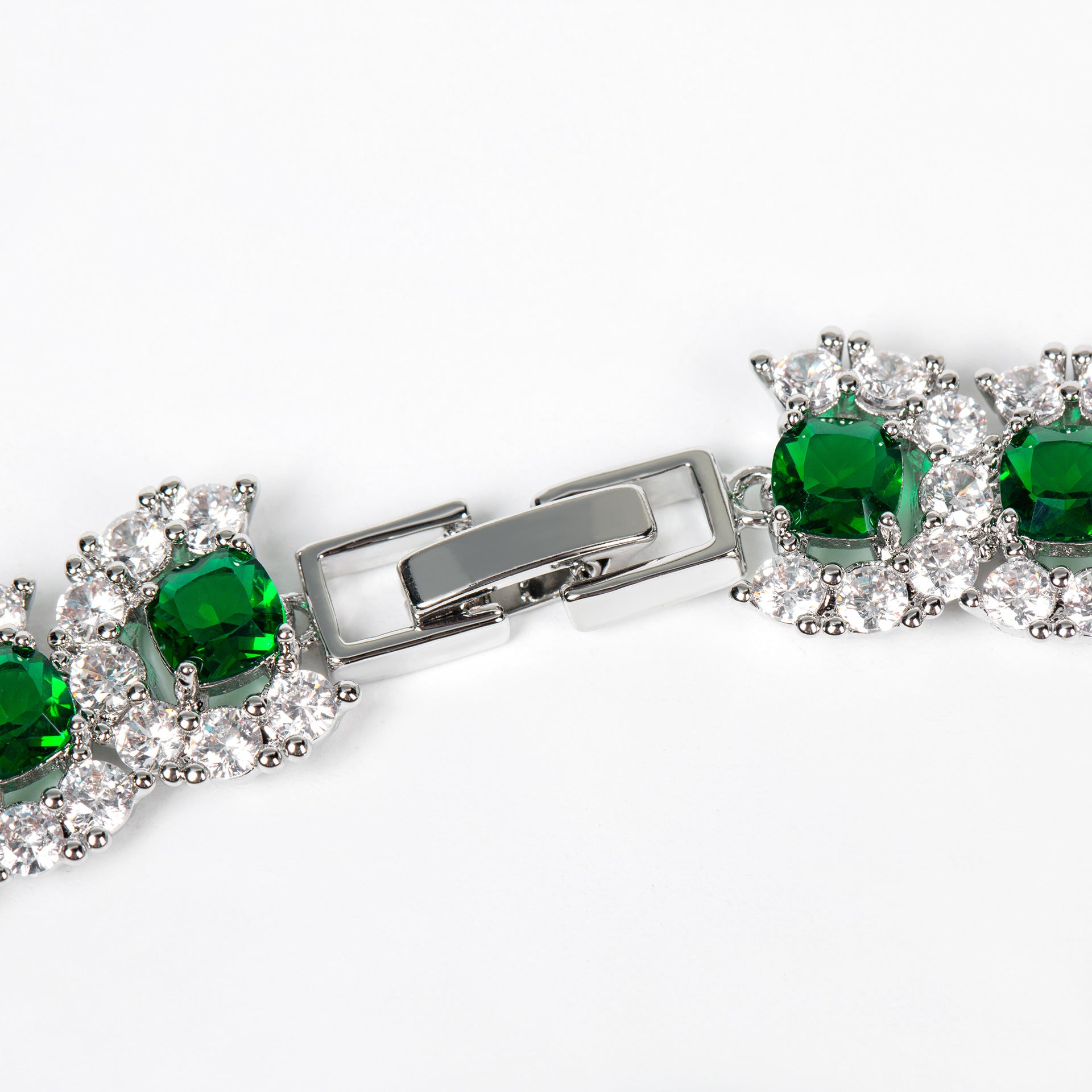 Cross-Border Light Luxury Copper Inlaid Colorful Flower Petal Necklace for Women, Niche Ins Super Shiny Floral Pendant Collarbone Chain