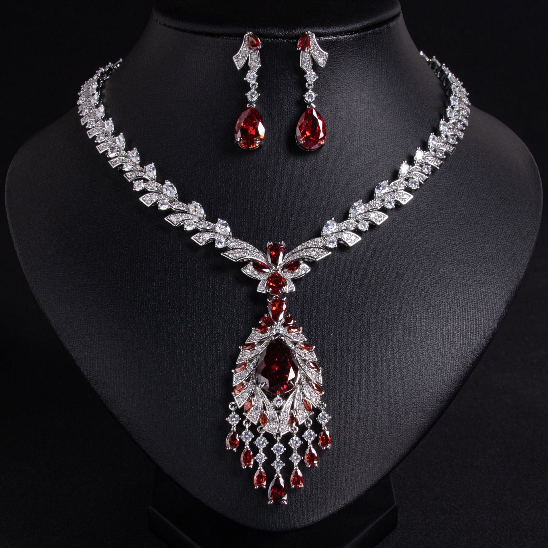 European and American Zircon Water Drop Zircon Necklace Light Luxury High-end Collarbone Chain Niche Fashion Earring Set Accessories Wholesale for Women