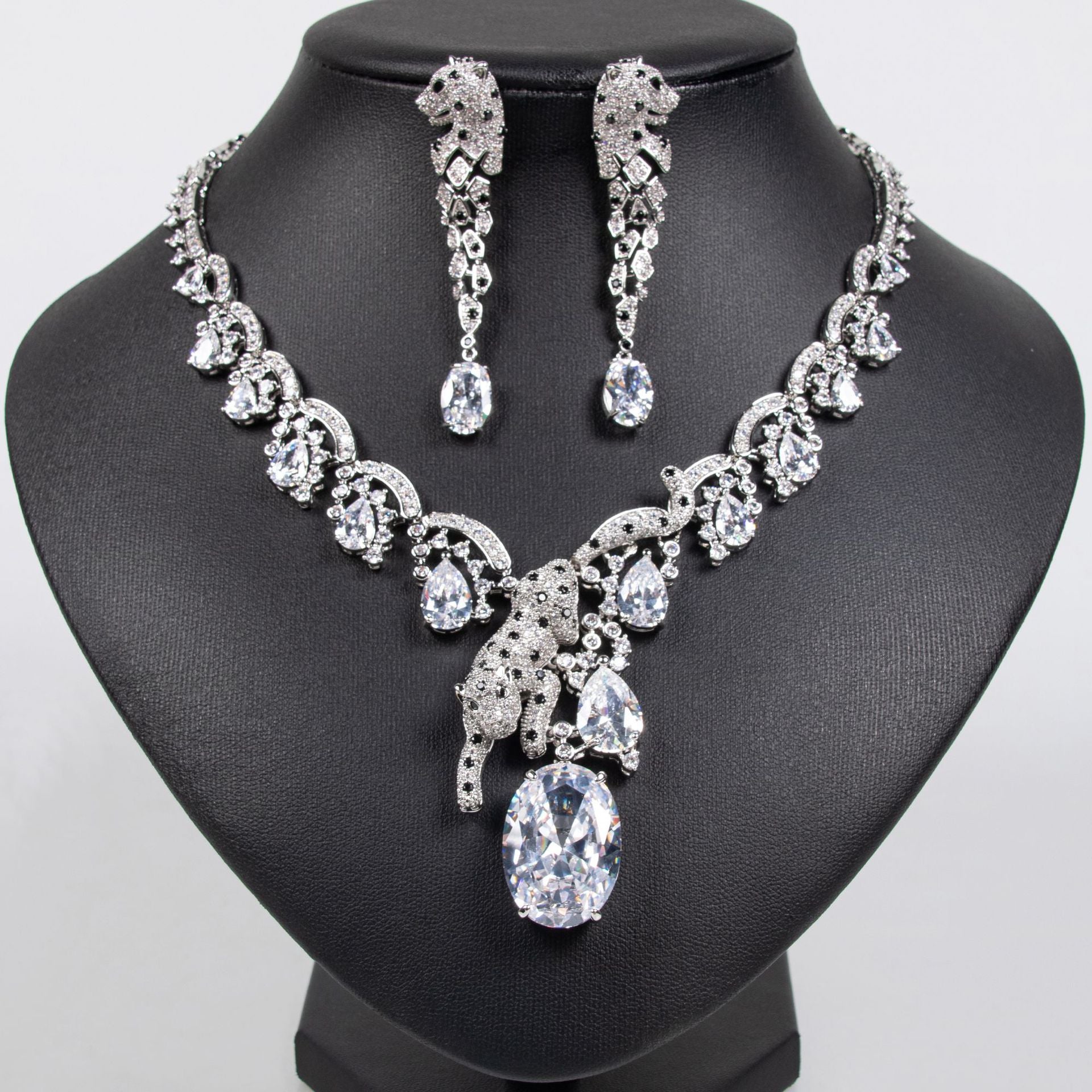 European and American Fashion Exaggerated Leopard Zircon Jewelry Necklace Set Personality Versatile Dress Party Jewelry Necklace